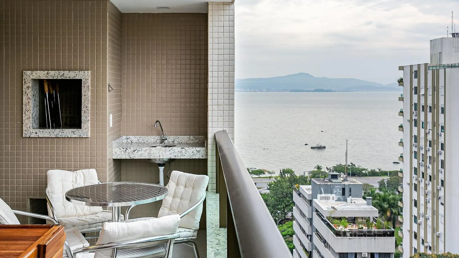 Apto Moderno A 10 Min Do Centro De Floripa Rmt801 Apartment Florianopolis